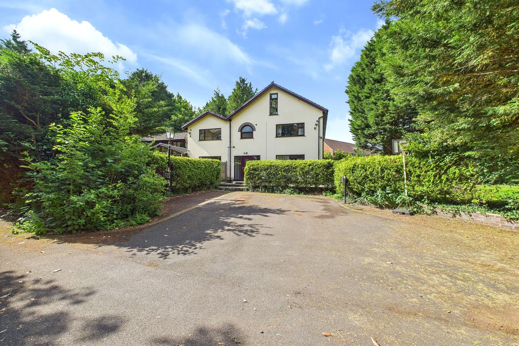 8 bed detached house for saleHowick Park Avenue, Penwortham PR1