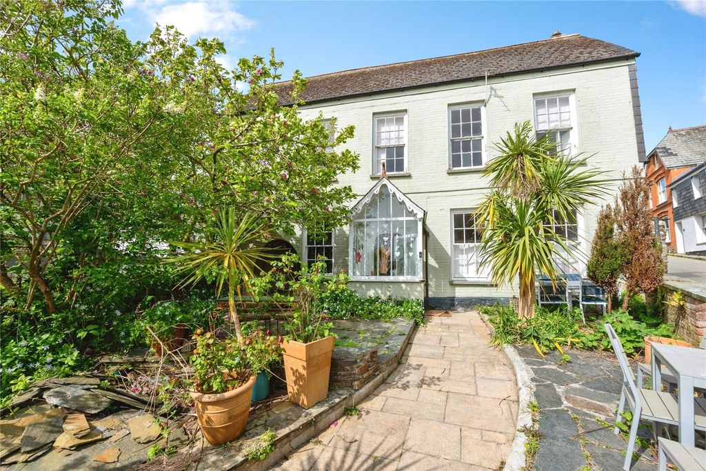 8 bed end terrace house for saleChurch Street, Padstow, Cornwall PL28