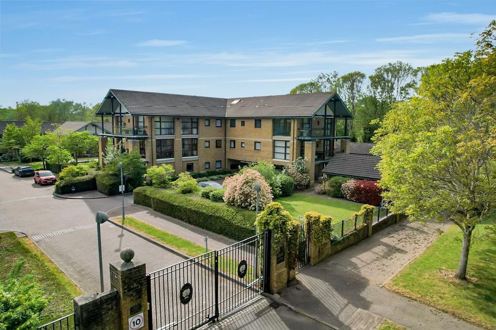 3 bed flat for saleWoodward Place, Loughton Lodge, Milton Keynes MK8