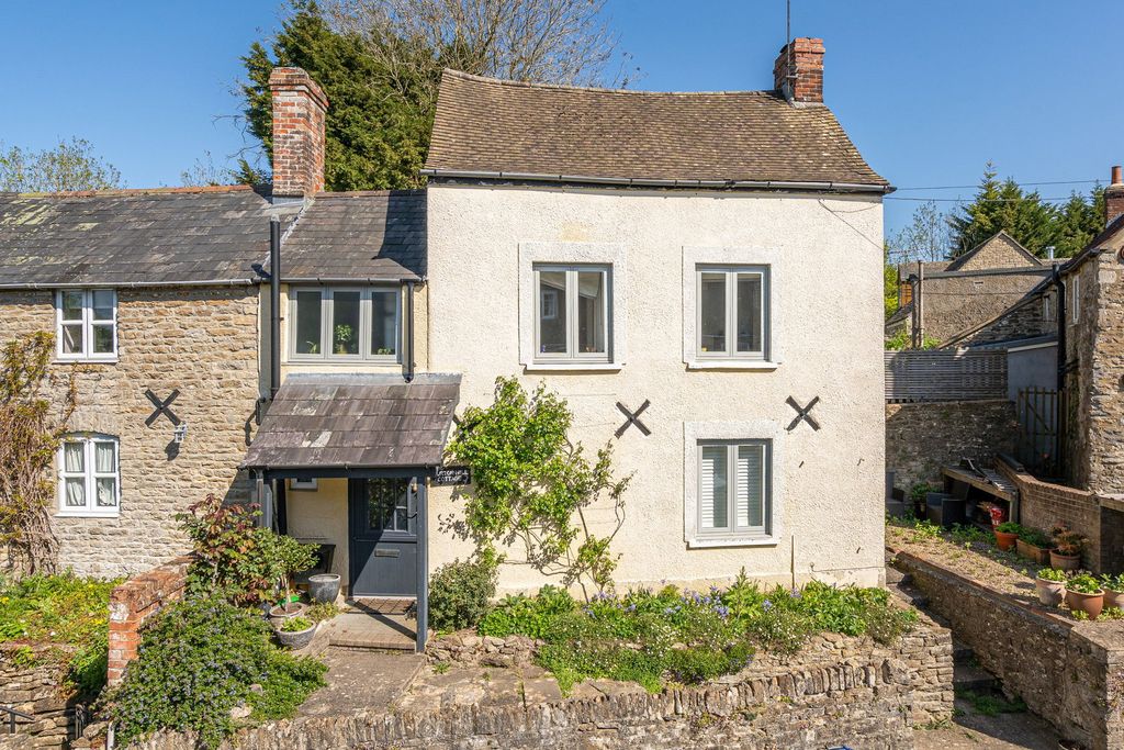 3 bed semi-detached house for saleBurton Hill, Malmesbury SN16