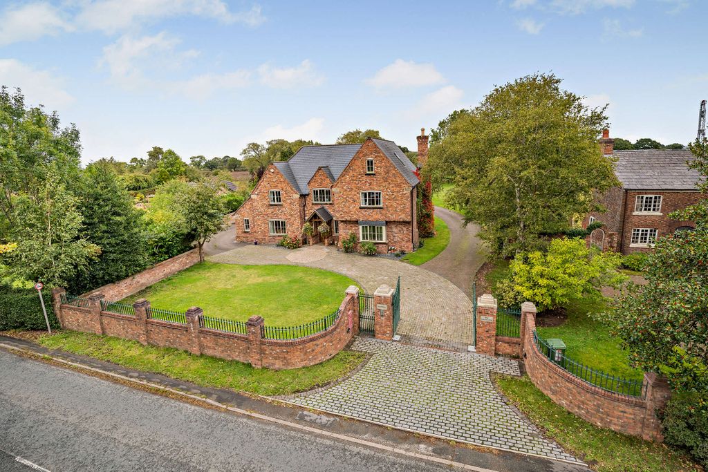 5 bed detached house for saleHolmes Chapel Road, Northwich CW9