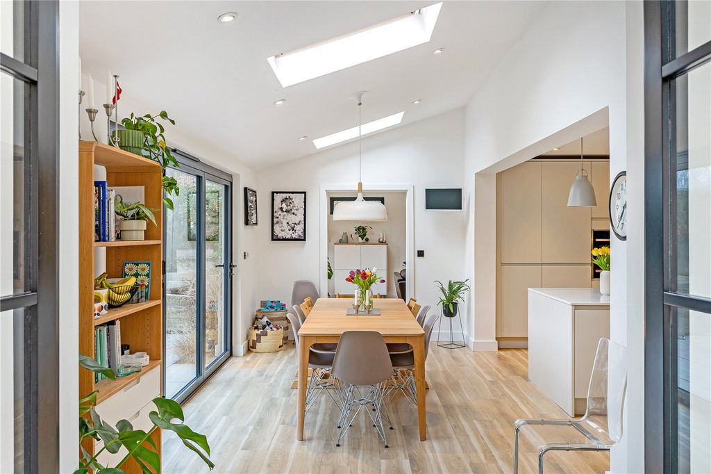 Additional image 11 of 5 bed detached house for saleHeather Gardens, Newbury, Berkshire RG14