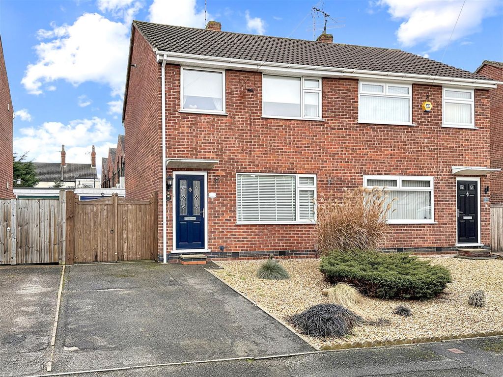3 bed semi-detached house for saleKingsnorth Close, Newark NG24