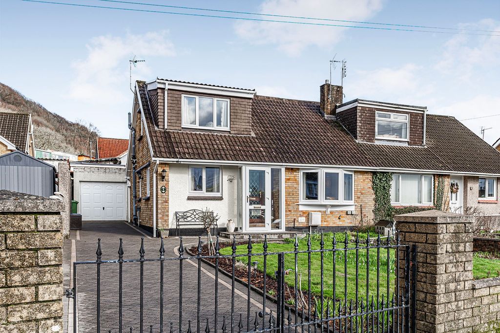 4 bed semi-detached house for saleWhiterock Drive, Pontypridd CF37
