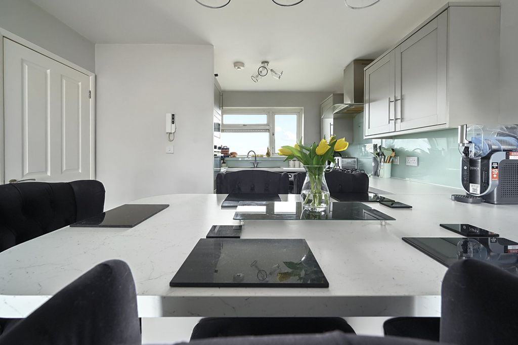 Additional image 4 of 2 bed flat for saleBeach Croft, Lancing, West Sussex BN15