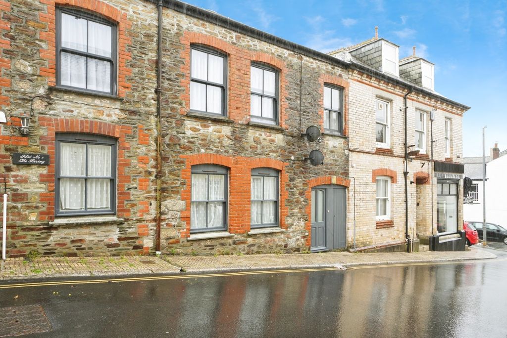 2 bed flat for saleBodmin Hill, Lostwithiel, Cornwall PL22