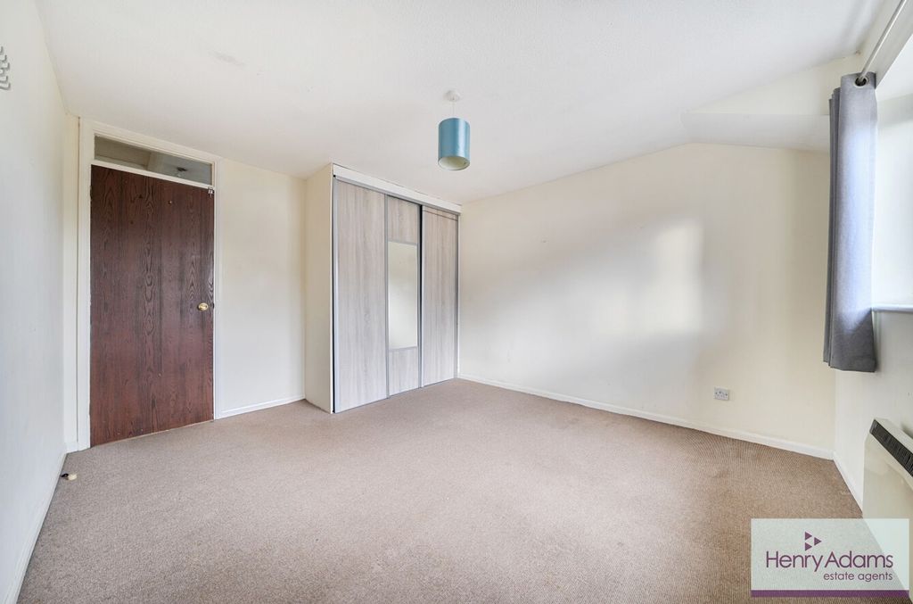 2 bed flat for saleLongmead, Liss GU33 photo 4