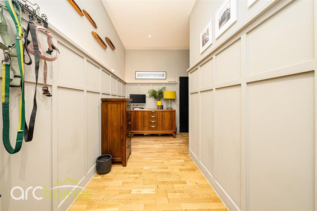 2 bed flat for saleMather Lane, Leigh WN7 photo 5