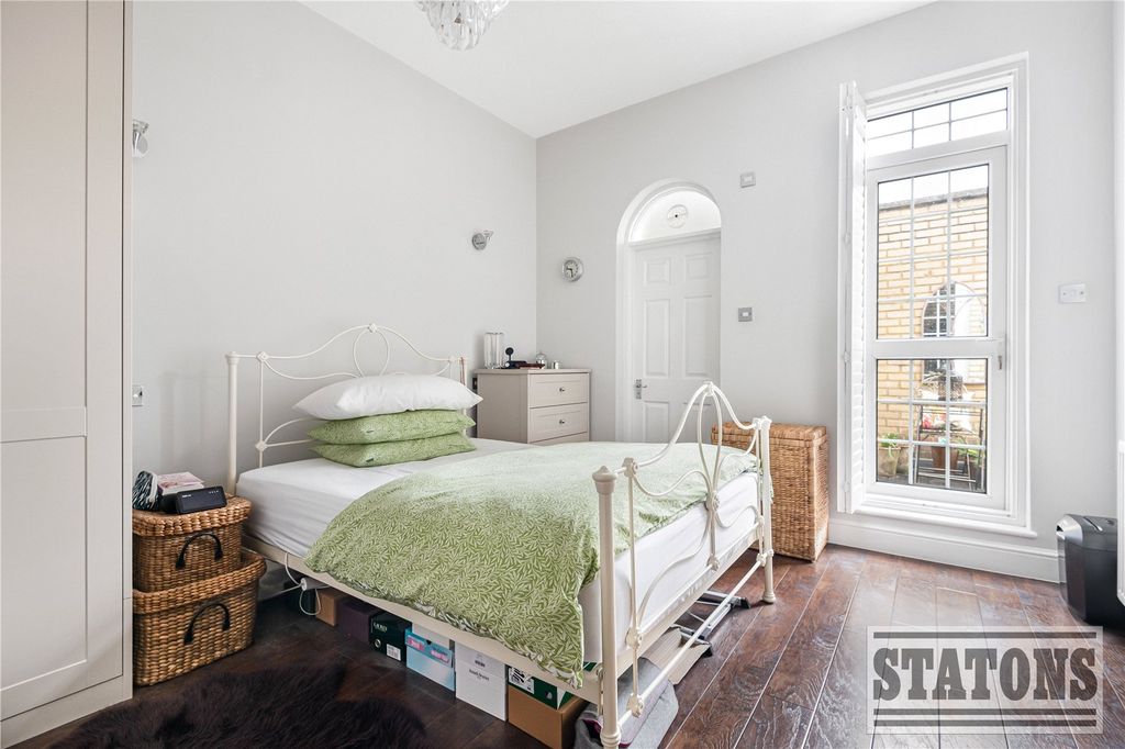 Additional image 3 of 2 bed flat for saleRydal Mount, Santers Lane, Potters Bar, Hertfordshire EN6