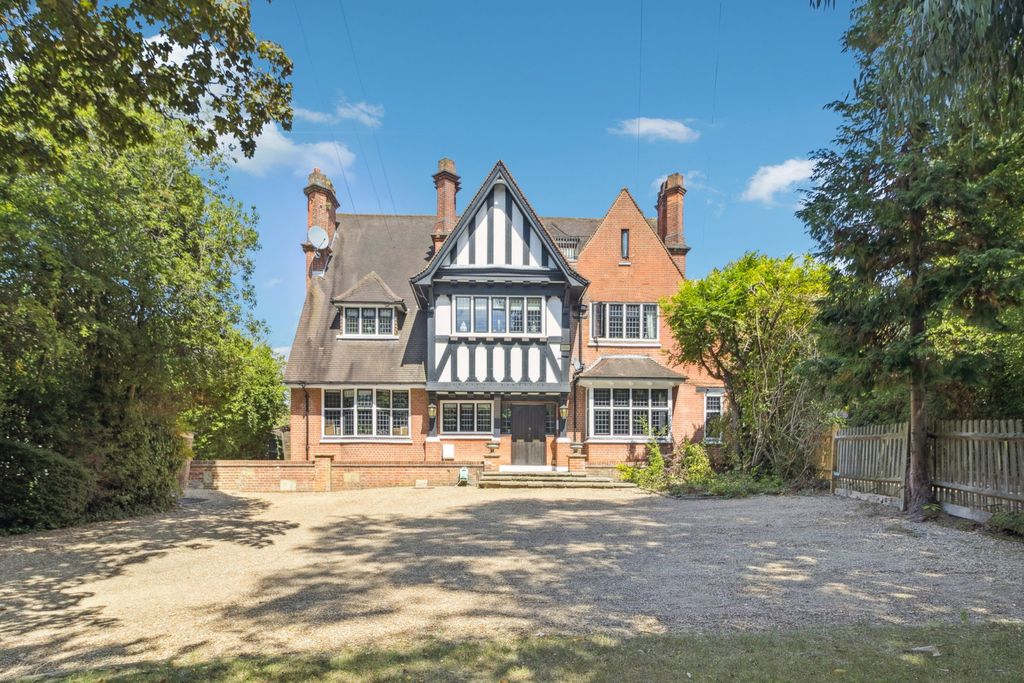 3 bed maisonette for saleFrith Grange, Frithwood Avenue, Northwood HA6