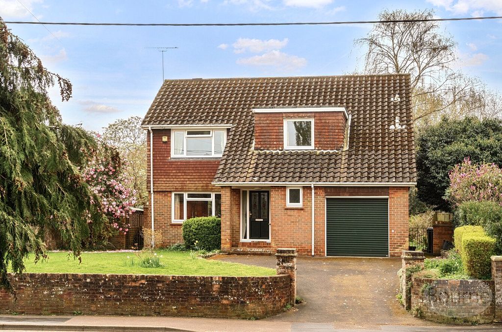 4 bed detached house for saleHeath Road, Petersfield, Hampshire GU31