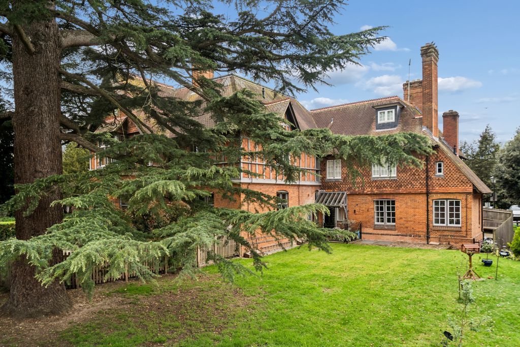 Additional image 12 of 2 bed flat for saleListon Road, Marlow SL7