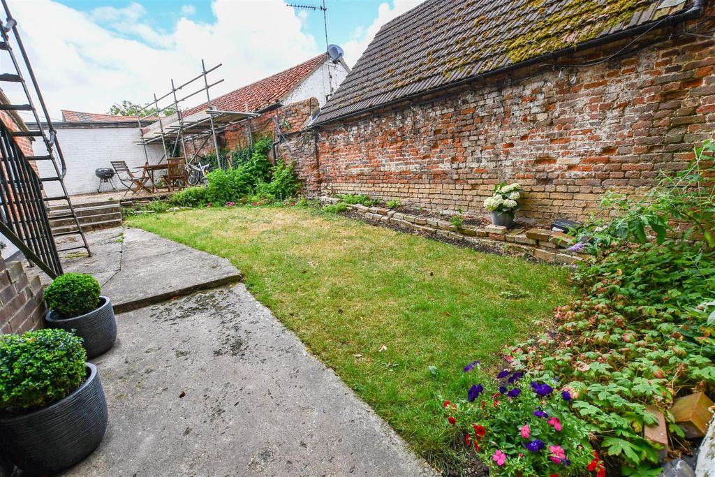 Additional image 3 of 2 bed flat for saleHigh Street, Newmarket CB8