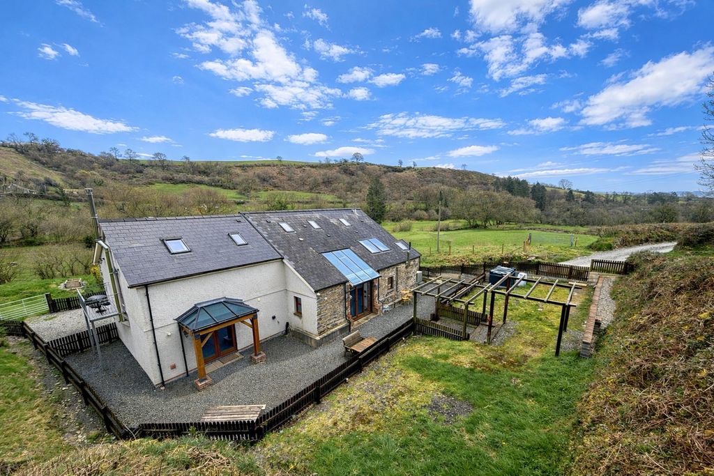 3 bed farm for saleDrefach, Llanybydder SA40 photo 4