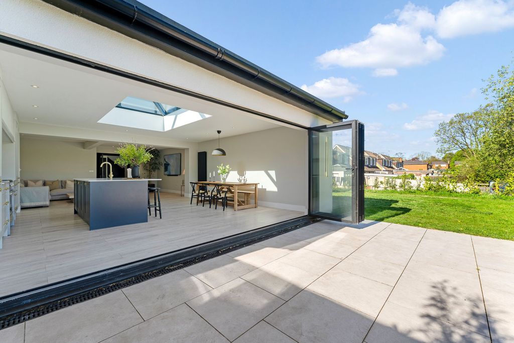 Additional image 14 of 4 bed property for saleChiltern Avenue, Macclesfield SK11