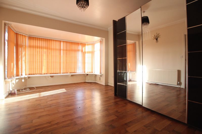 Additional image 8 of 6 bed detached house for saleChain Free On New Bedford Road, Luton LU3
