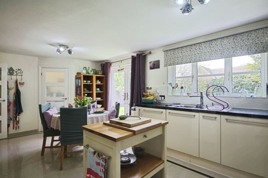 Additional image 6 of 5 bed detached house for saleMedley Grove, Whitnash, Leamington Spa CV31