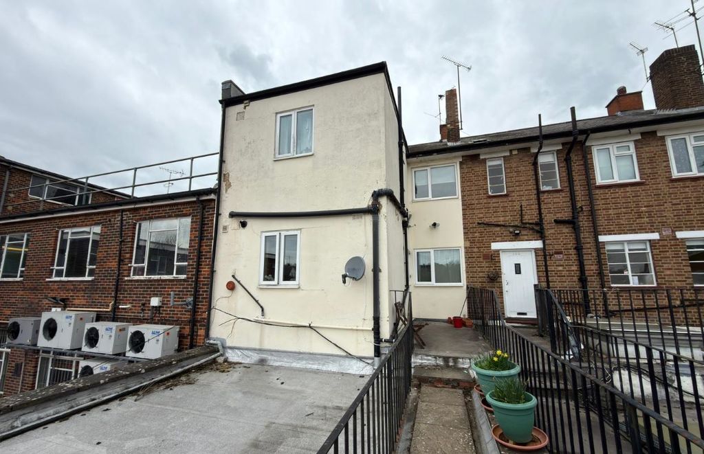 Additional image 12 of 5 bed flat for sale165A Darkes Lane, Potters Bar, Hertfordshire EN6