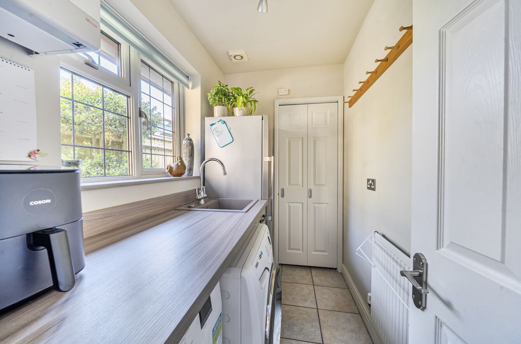 Additional image 5 of 4 bed link detached house for saleThe Spinney, Lechlade, Gloucestershire GL7