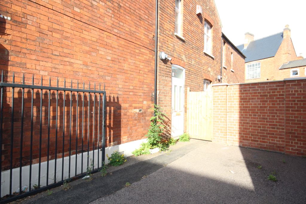 Additional image 12 of 2 bed flat for saleFlat 8, The Old Victorian School, 22 Albert Street, Newark NG24