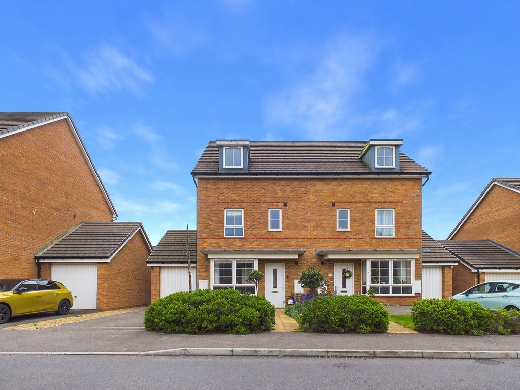 4 bed semi-detached house for saleSkylark Avenue, Peacehaven BN10