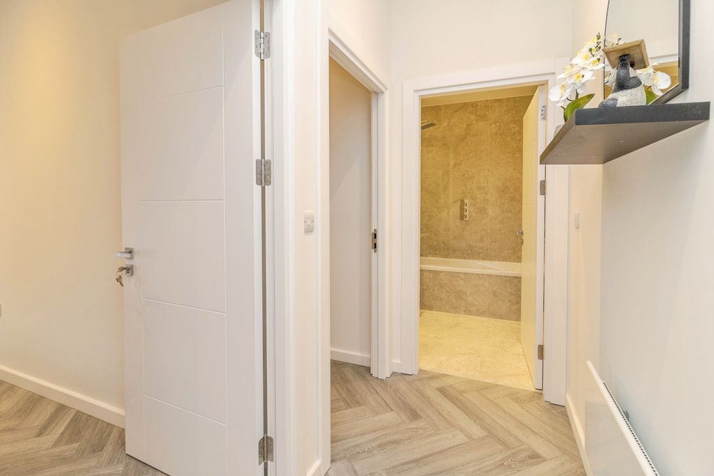Additional image 4 of 2 bed flat for saleCaldecotte Lake Drive, Milton Keynes MK7