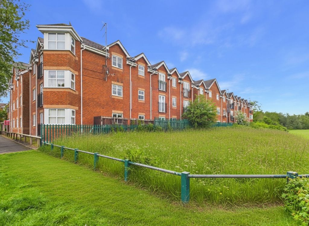 2 bed flat for saleMedway Court, St. Helens WA9