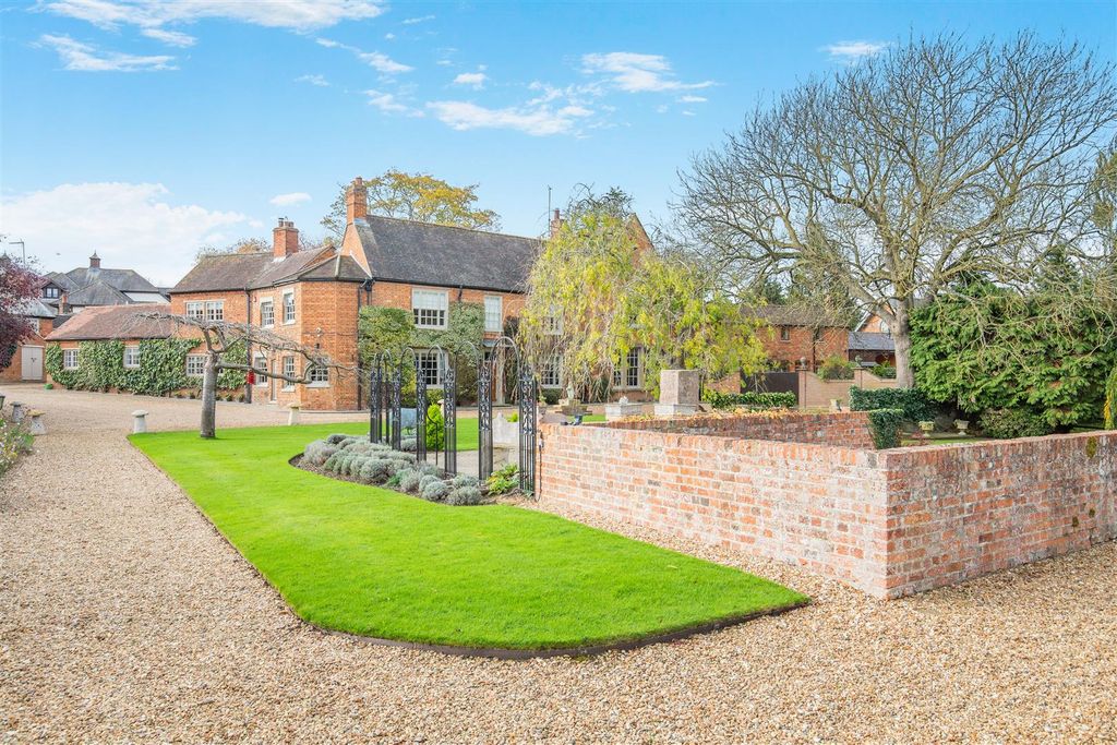 Additional image 37 of 6 bed detached house for saleMill Lane, Newport Pagnell MK16