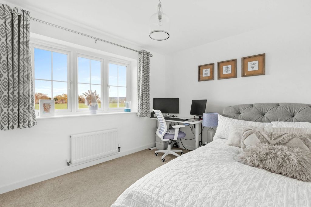 Additional image 8 of 4 bed detached house for saleWayfarers End, Princes Risborough HP27