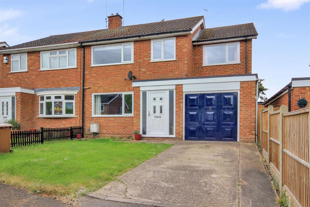 4 bed semi-detached house for saleBrookside, Bozeat, Wellingborough NN29