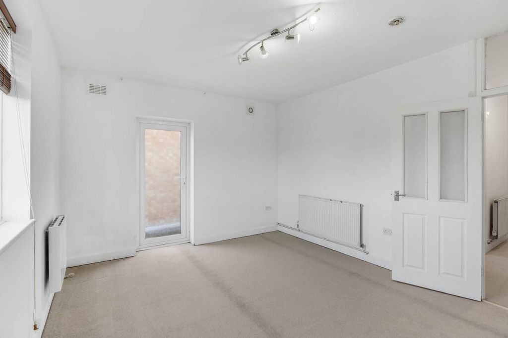 Additional image 7 of 2 bed maisonette for saleHigh Street, Newport Pagnell MK16
