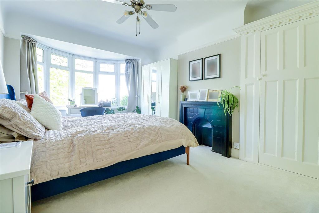Additional image 13 of 3 bed semi-detached house for saleCheltenham Drive, Leigh-On-Sea SS9