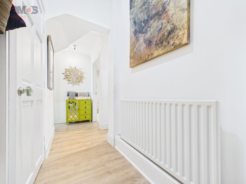 Additional image 12 of 2 bed flat for saleGrand Parade, Leigh-On-Sea SS9