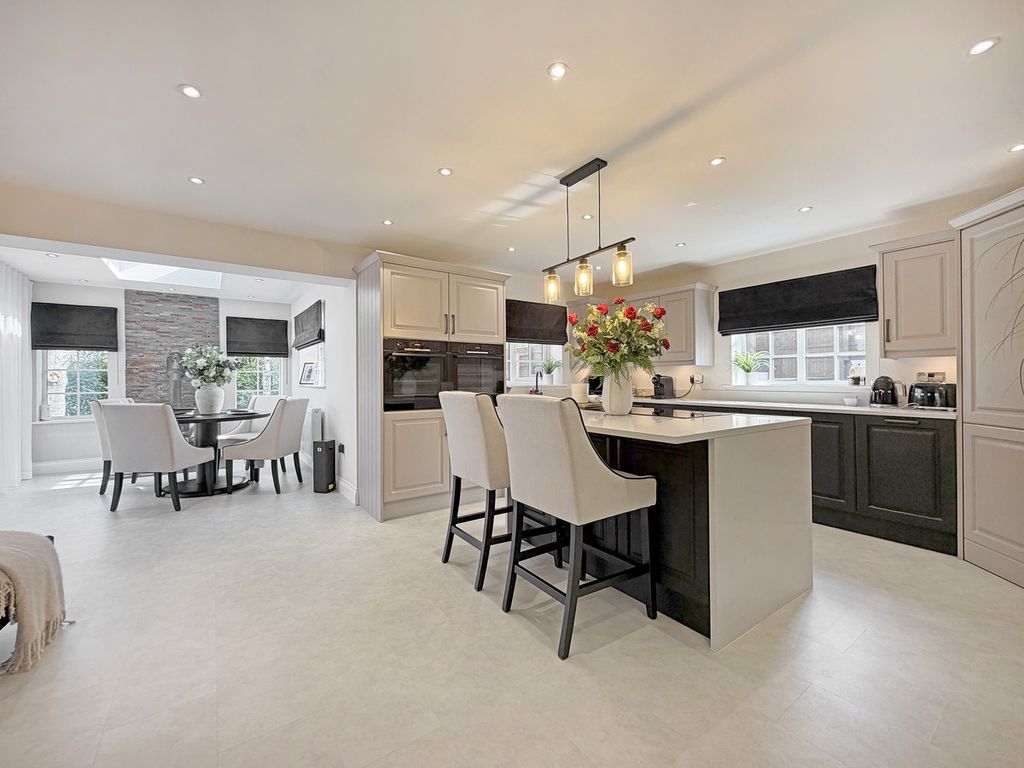 6 bed detached house for saleLadgate Lane, Middlesbrough, 7 TS5 photo 3