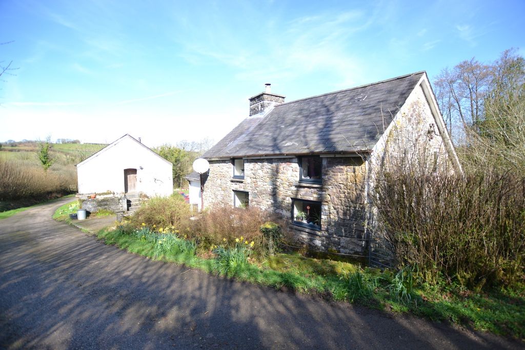 2 bed detached house for saleGwynfe, Llangadog SA19