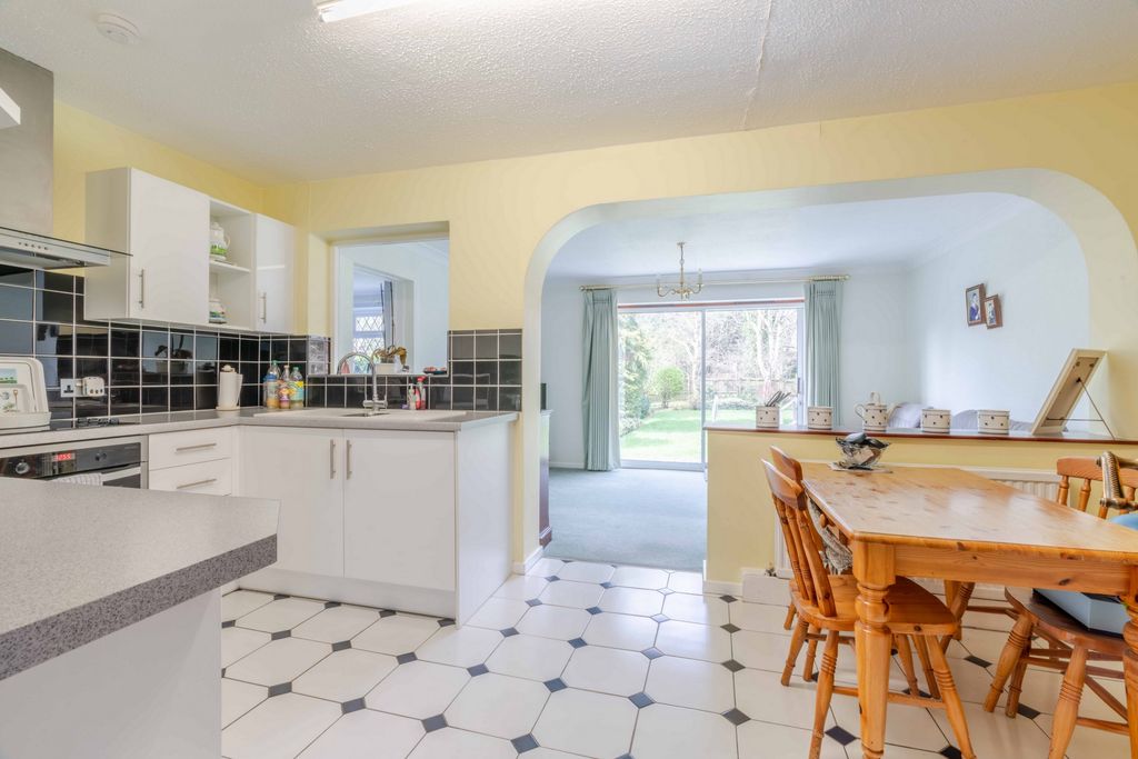 Additional image 3 of 4 bed detached house for saleOsborne Road, Potters Bar EN6