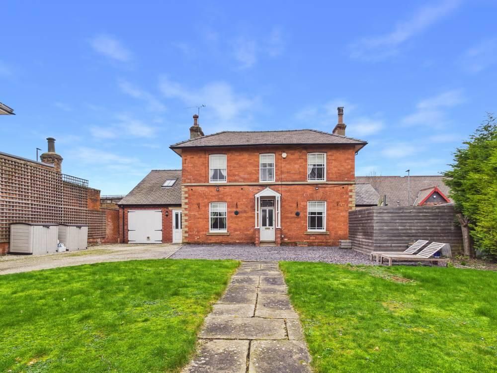4 bed detached house for saleThe Mount, Pontefract WF8