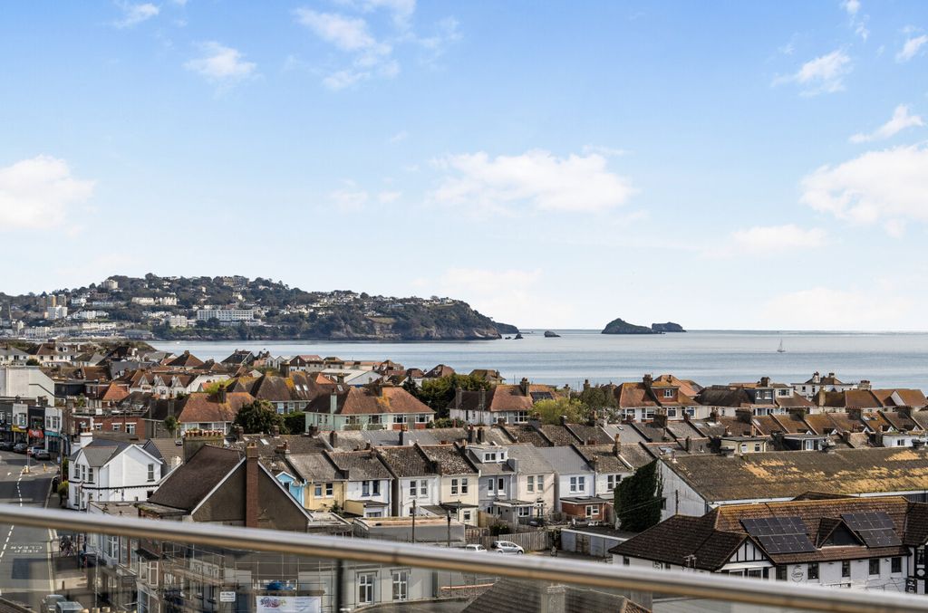 1 bed flat for saleManor Crescent, Paignton, Devon TQ3 photo 2