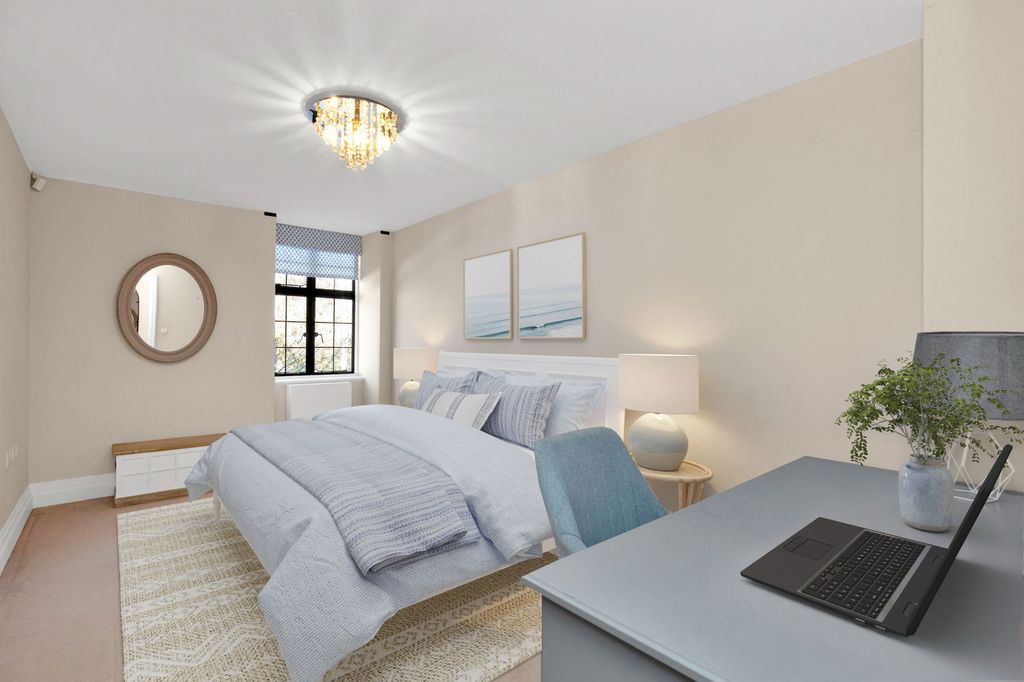 2 bed flat for saleKing Edward VII Apartments, Kings Drive, Midhurst, West Sussex GU29
