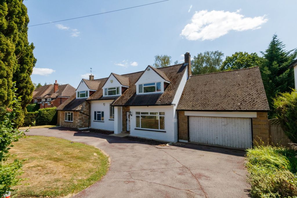 5 bed detached house for saleThe Broadwalk, Northwood HA6
