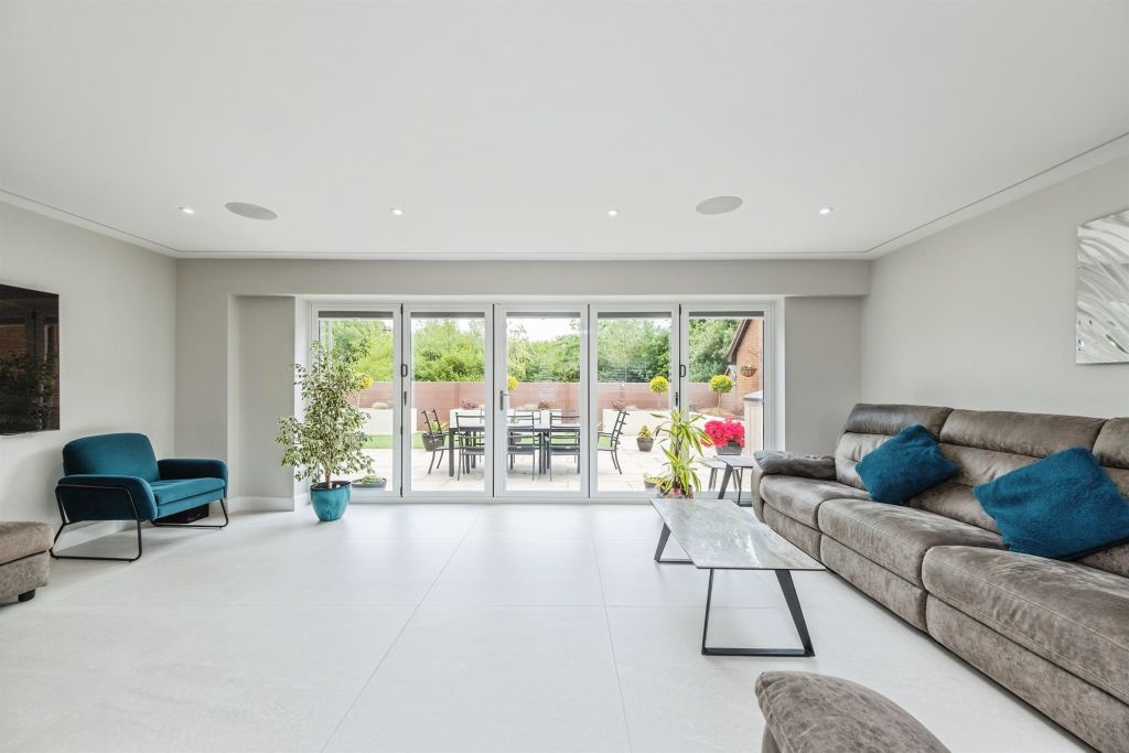 Additional image 7 of 4 bed detached house for saleTabard Gardens, Newport Pagnell MK16