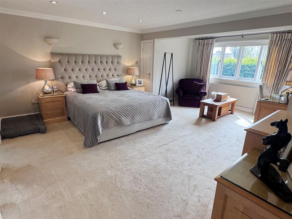Additional image 6 of 6 bed detached house for saleBickleigh Ridge, Yew Gate, Newbury RG14