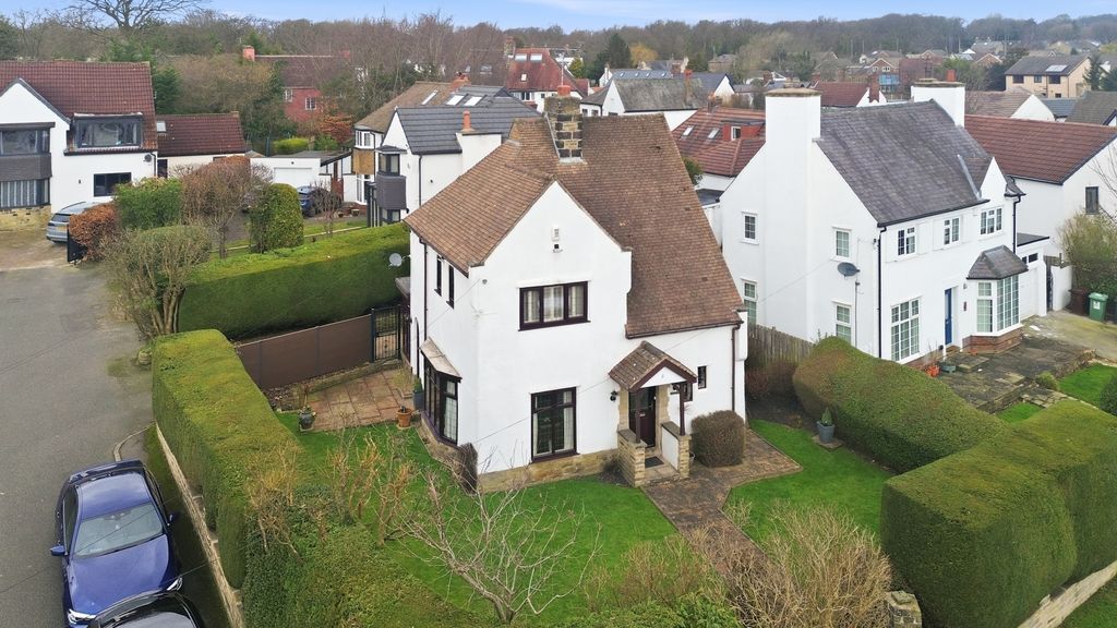 3 bed detached house for saleWoodhall Park Drive, Pudsey LS28