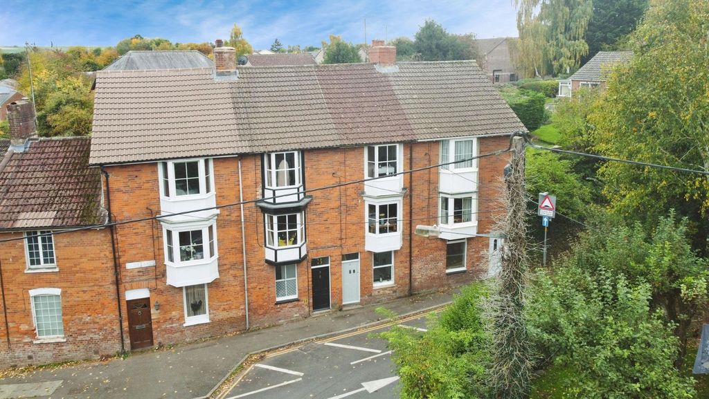 2 bed terraced house for saleWilcot Road, Pewsey SN9
