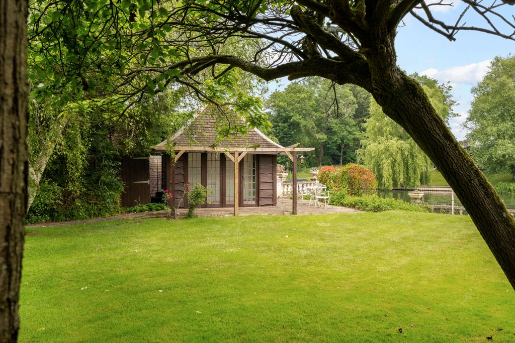 Additional image 17 of 5 bed detached house for saleQuarrywood Road, Marlow SL7