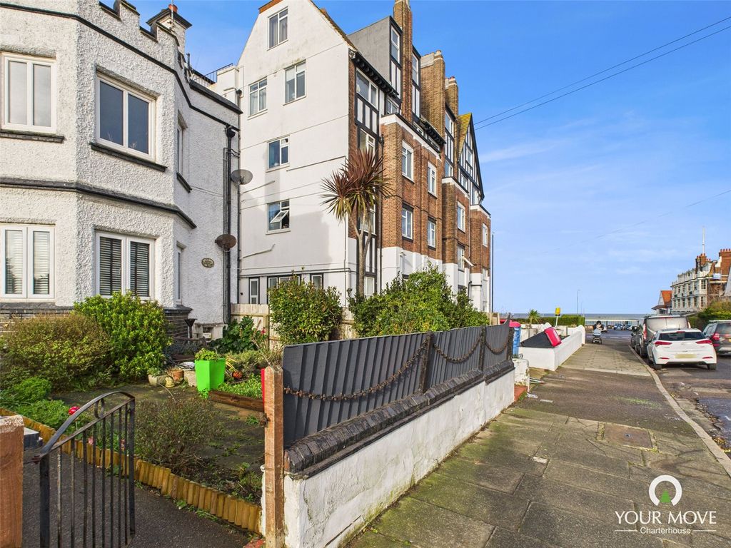 4 bed flat for saleCornwall Gardens, Cliftonville, Margate, Kent CT9