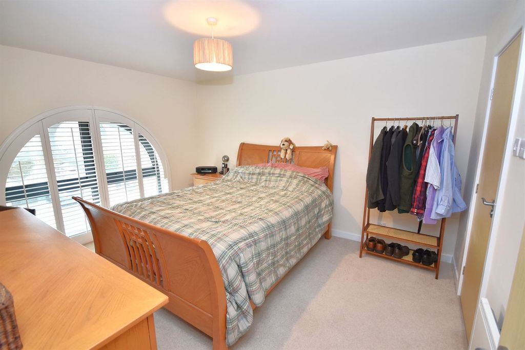 2 bed flat for salePavilion Way, Macclesfield SK10 photo 5