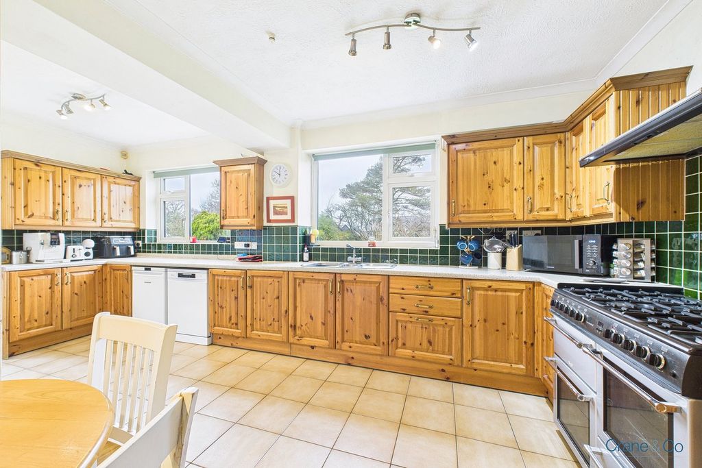 4 bed detached house for saleDittons Road, Polegate BN26 photo 4