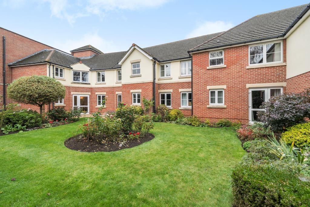 1 bed flat for saleLightwater, Surrey GU18 photo 2