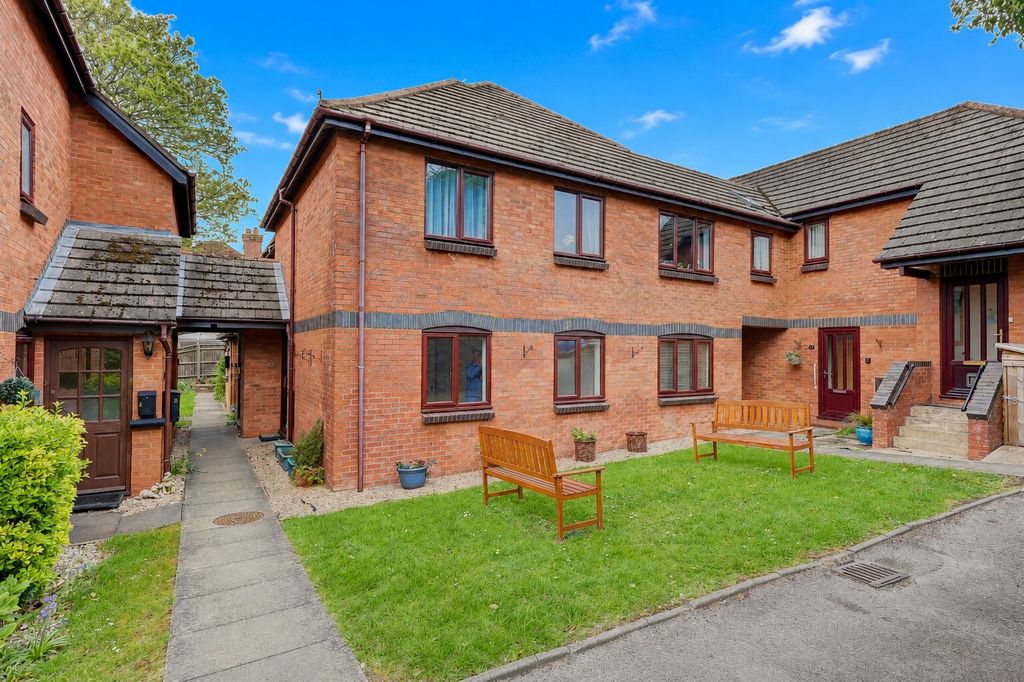 2 bed flat for saleLongwick Road, Princes Risborough, Buckinghamshire HP27